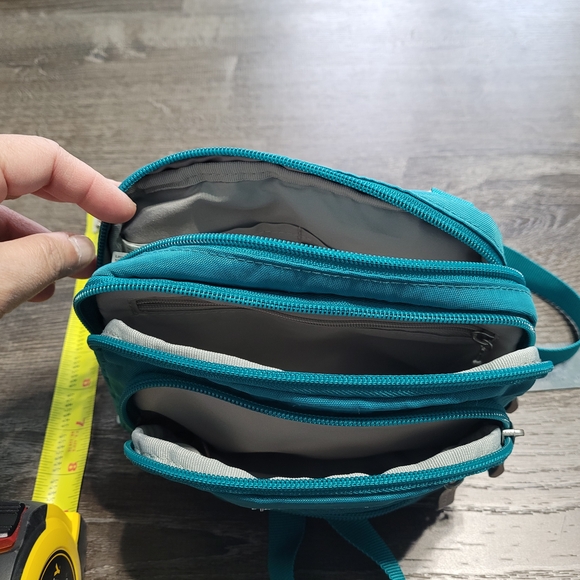 Baggallini Teal Crossbody Bag - Picture 3 of 4